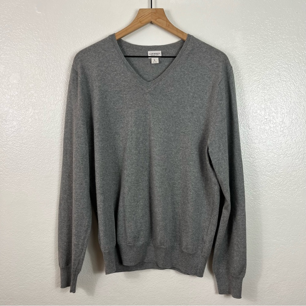Club Monaco Italian Yarn Wool V-neck Sweater in Grey size large